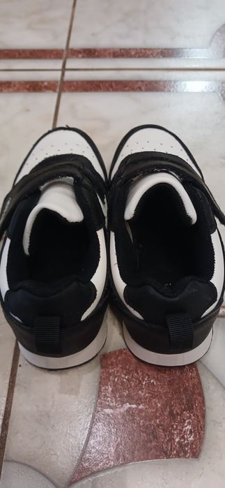 Кросівки практично нові, розмір 28