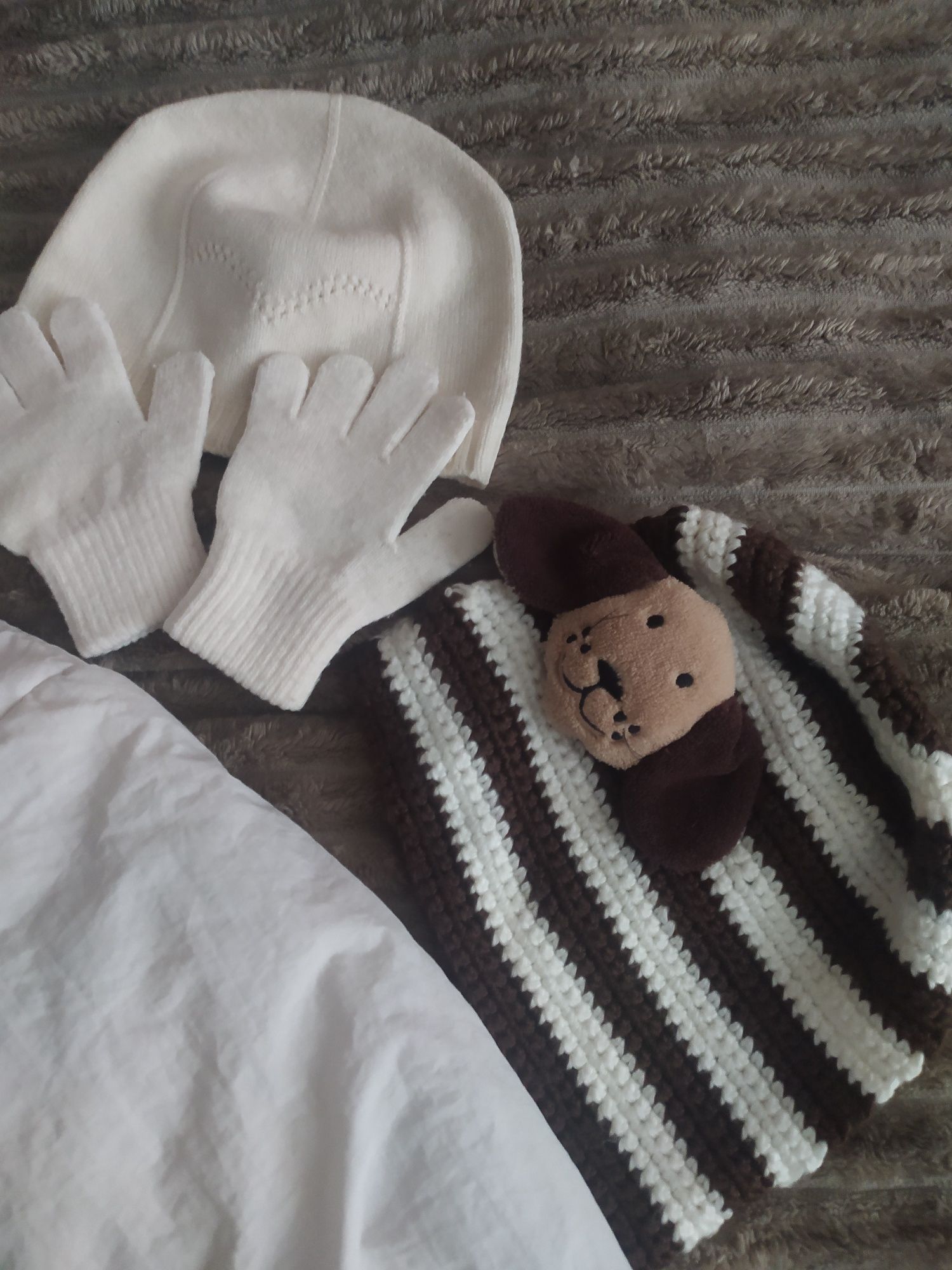 Куртка зимняя шапка перчатки на девочку 3-5 лет