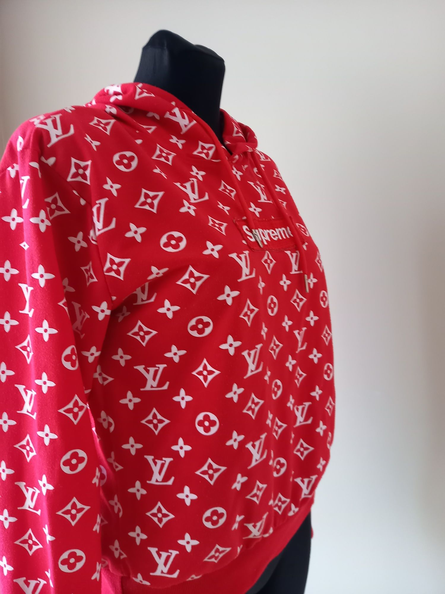 Bluza mlodziezowa-damska z kapturem logo super stan M