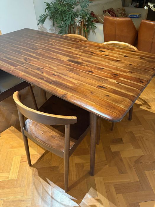 Mesa de Jantar em Madeira Maciça – Excelente Estado (sem cadeiras)