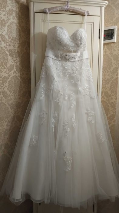 Весільна розкішна біла сукня