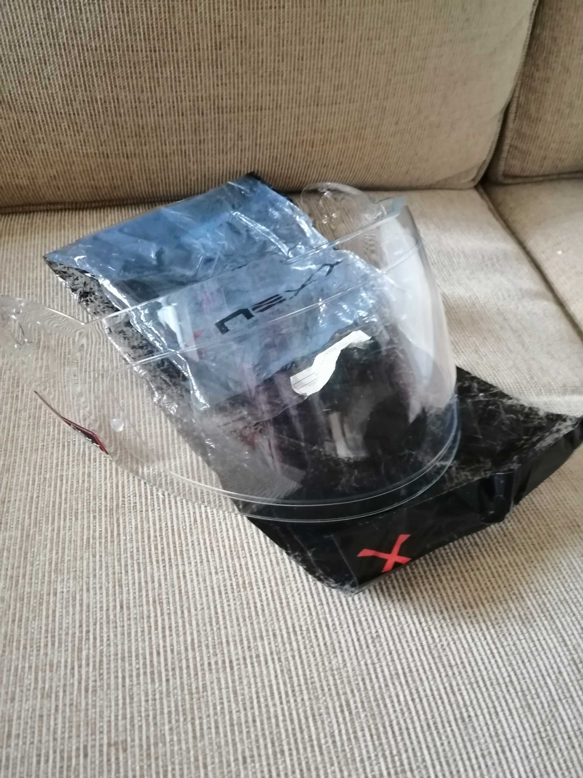 Pala, viseira nova de capacete