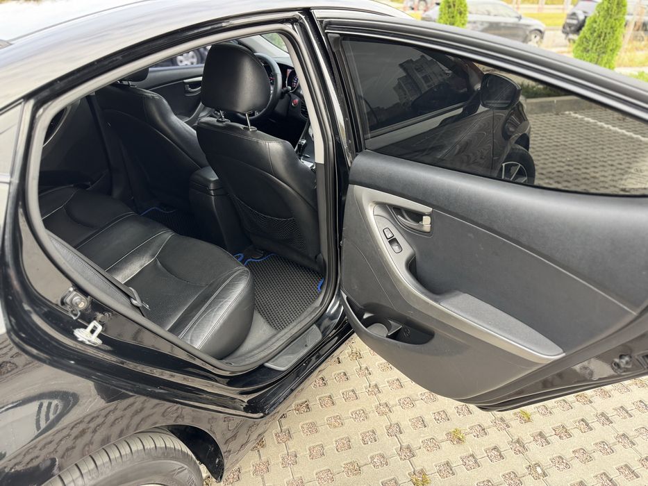 Hyundai Elantra Офіційна Максимальна в гарному стані