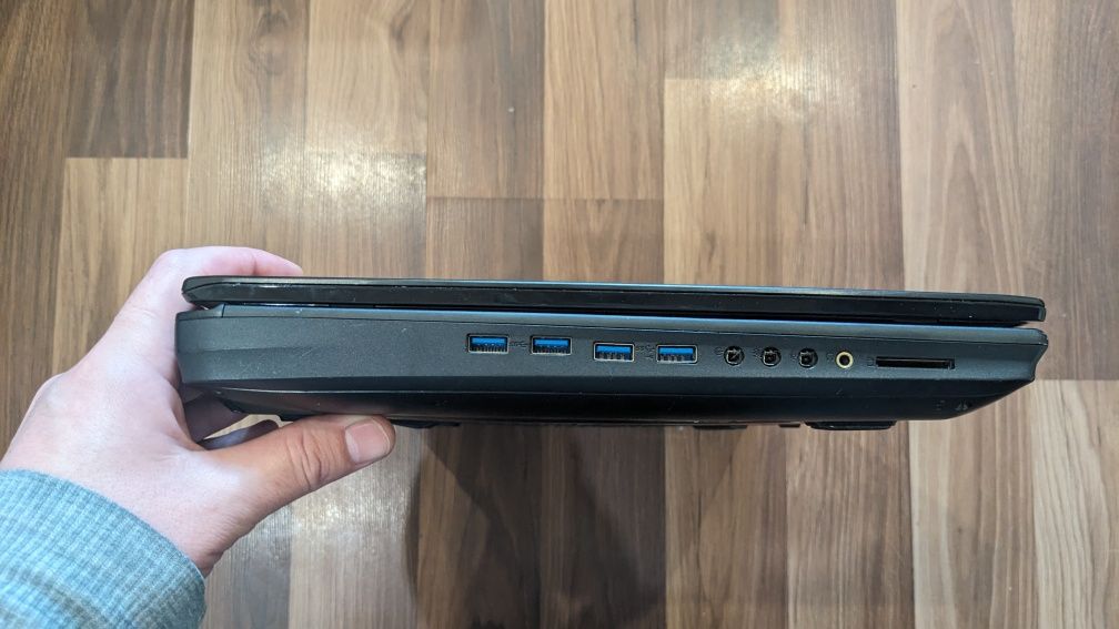 Большой 17.3 MSI GT72 i7 6820HK GTX DDR4 16Gb SSD+HDD