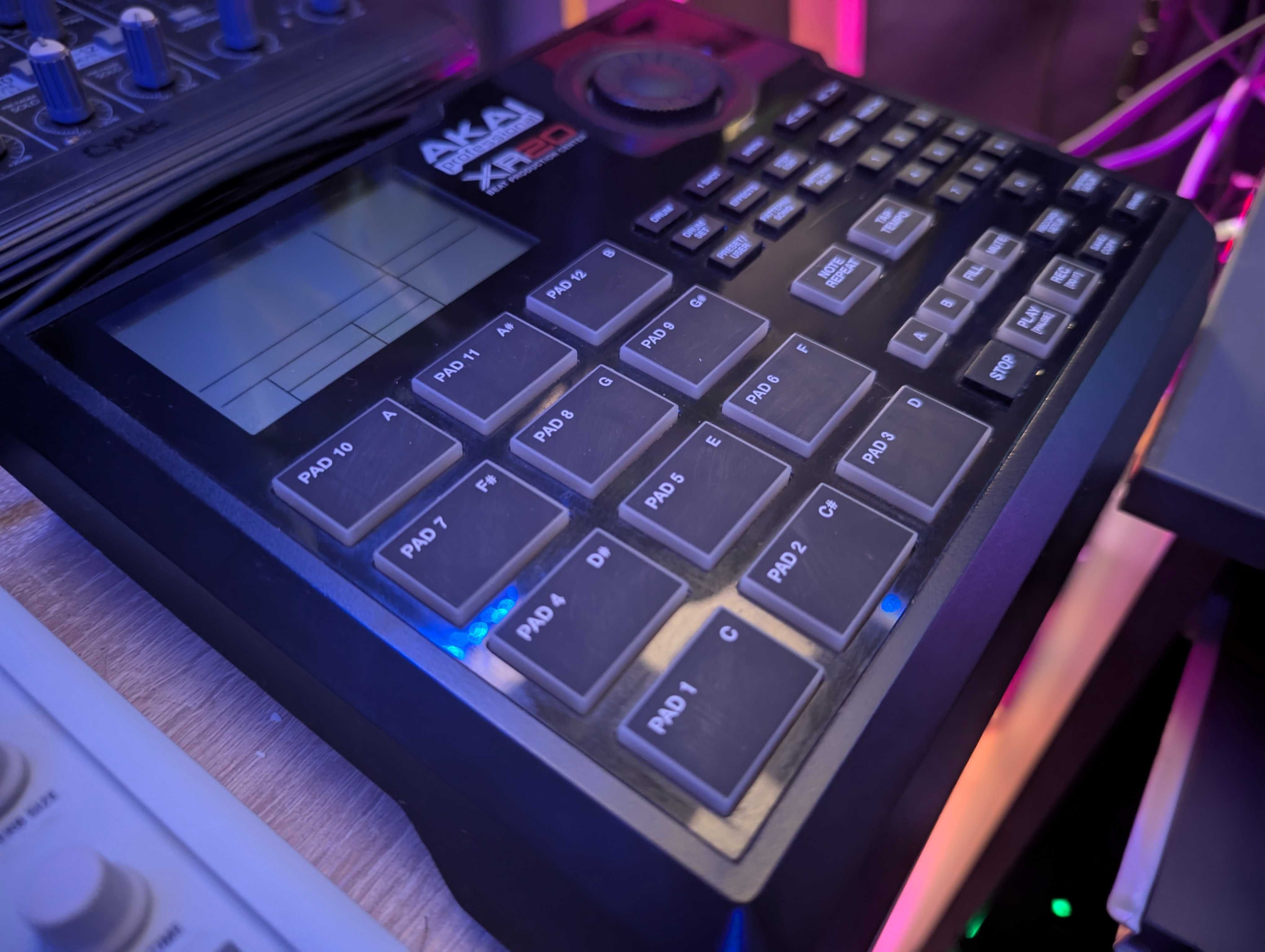Драм-машина AKAI XR20