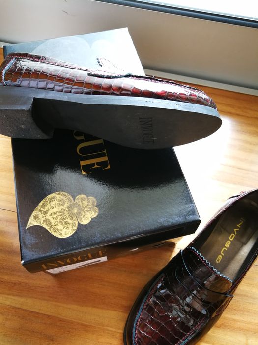 Mocassin envernizado em pele