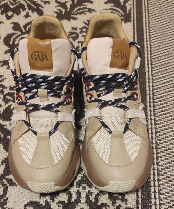 Кросівки осінь в кольорі беж