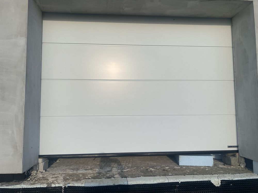 Brama biała Nowa  garażowa  3000x2125  Hörmann