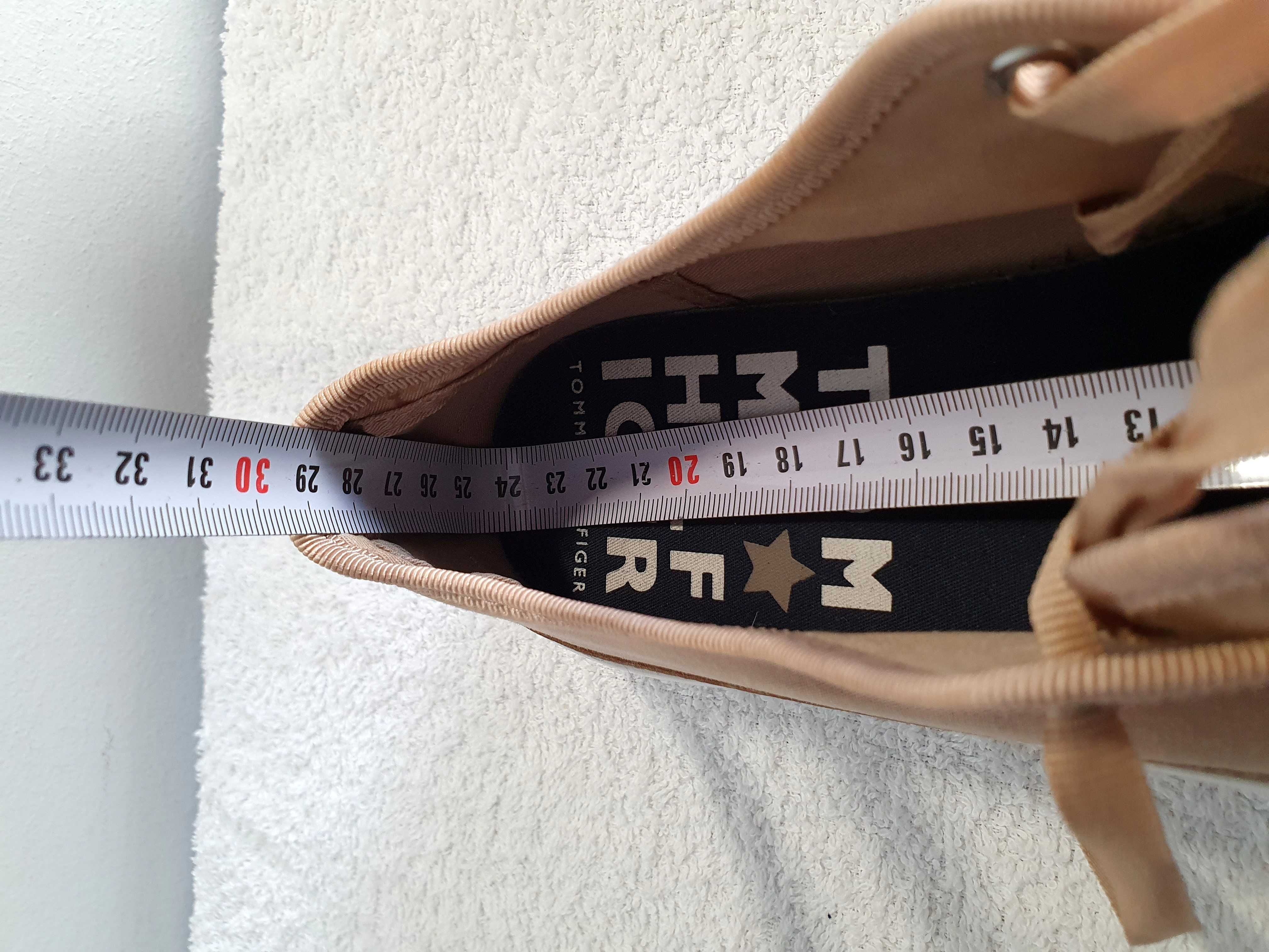Tommy Hilfiger trampki na platformie 38