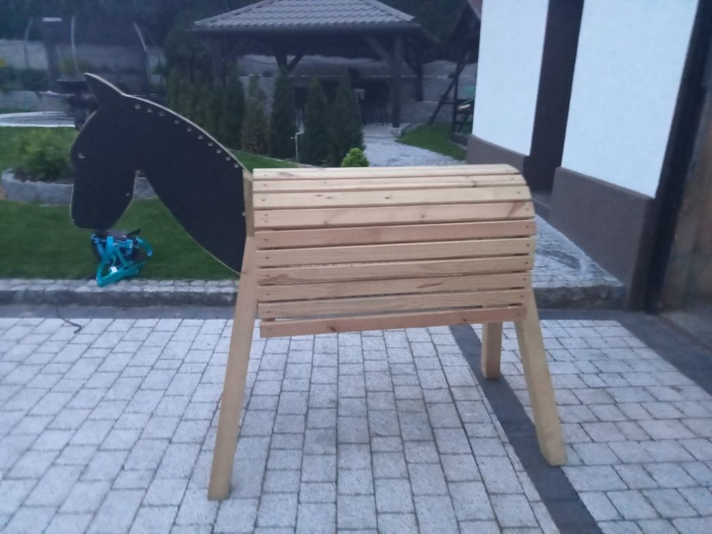 Drewniany koń dobrym stanie