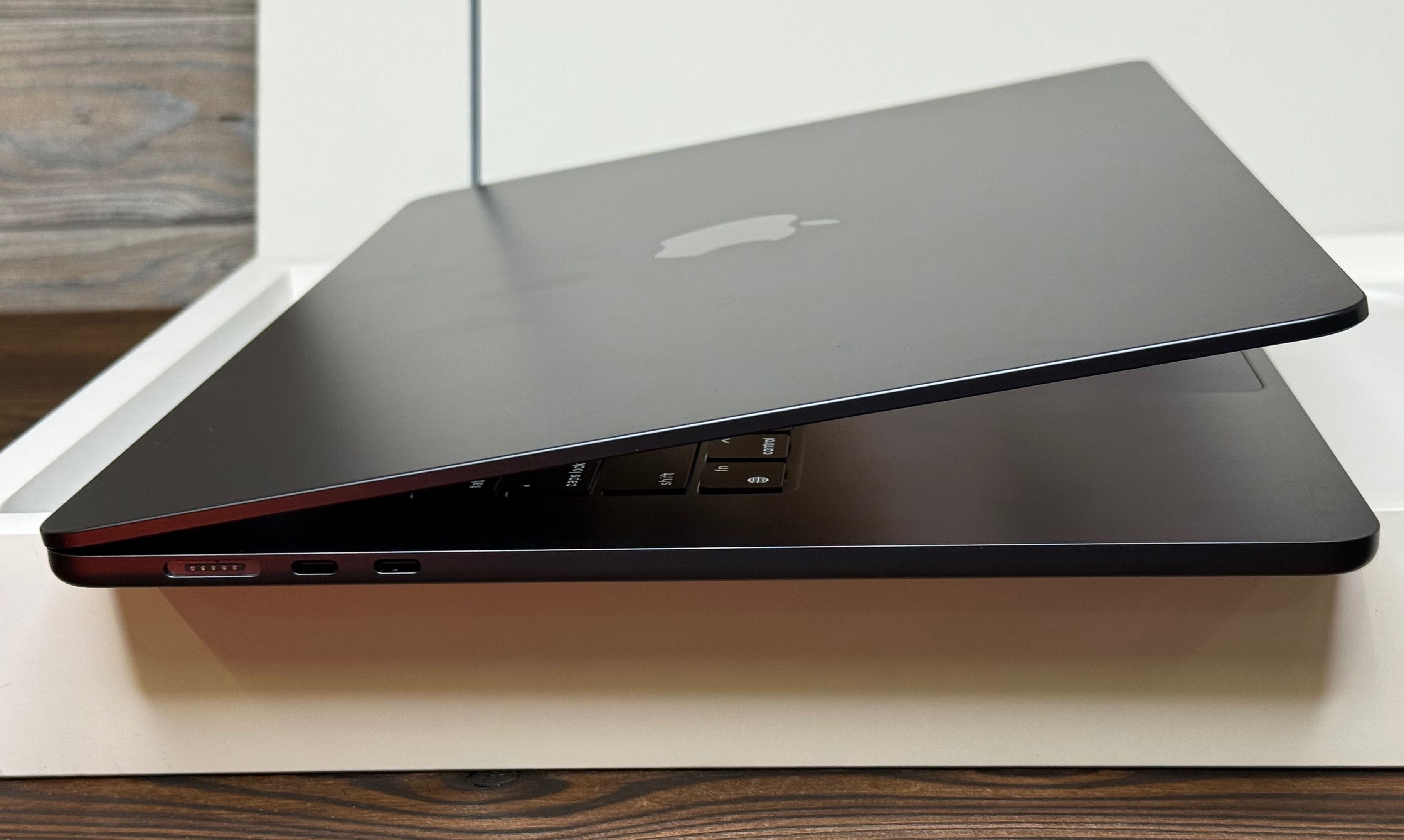 MacBook Air 15 2023 M3 8gb ram/ 512Gb (MRYV3) гарантия / магазин 970$