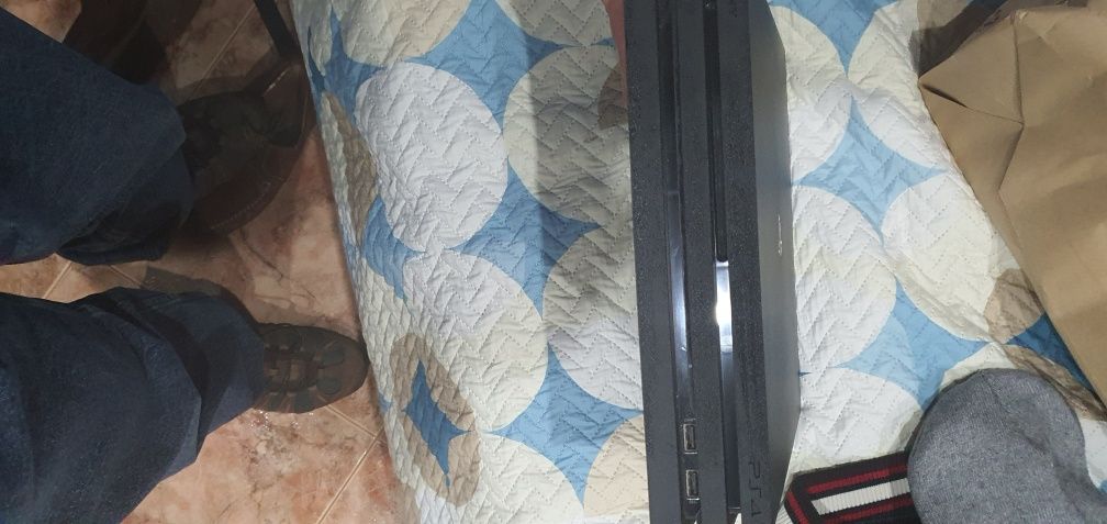 Ps4 Pro 1 Tb muito bom estado