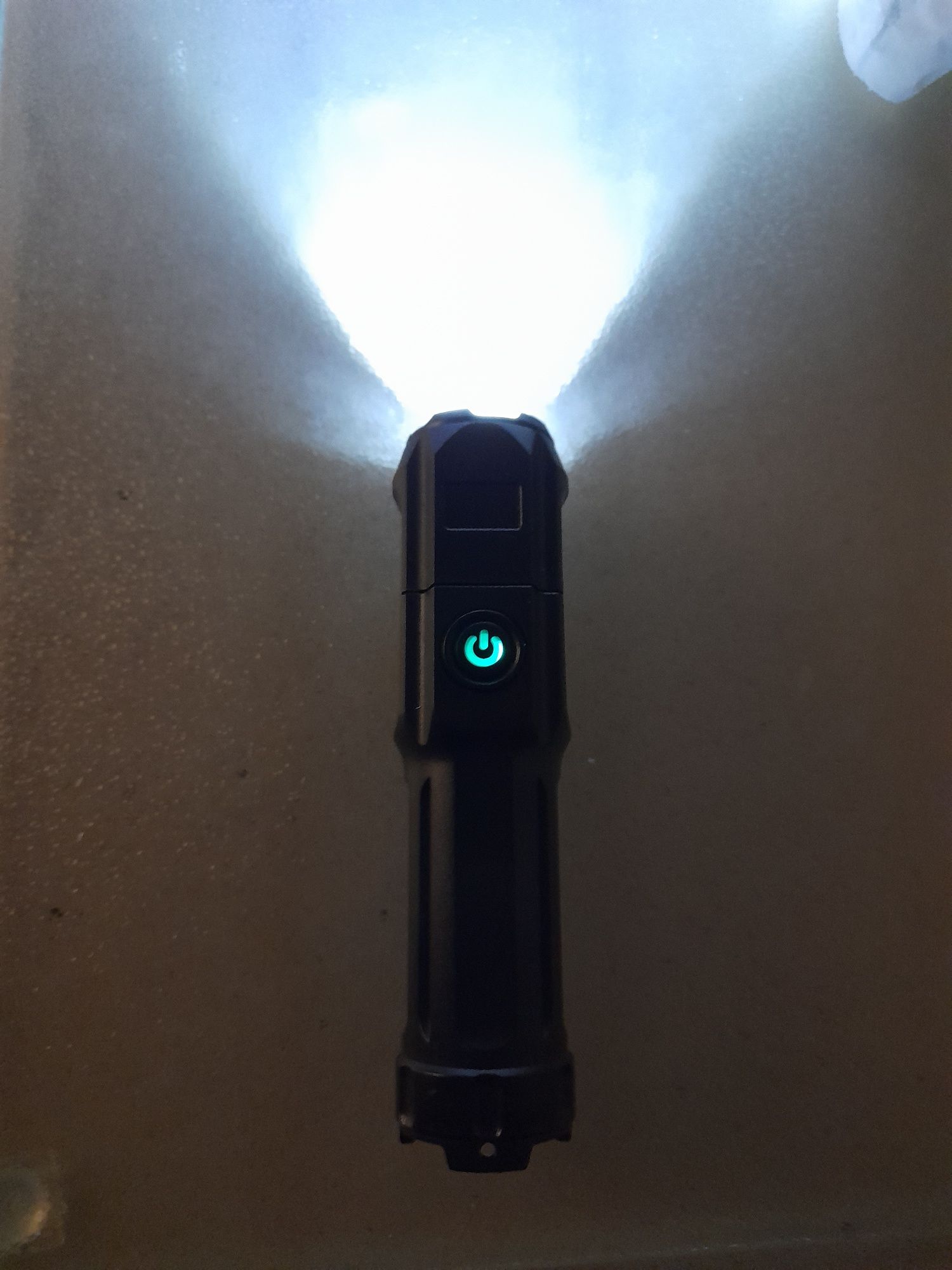 Lanterna tática preta LED T6 2000 lumens Bateria recarregável