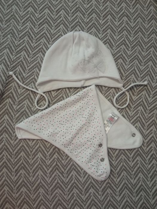 Biała wiązana czapka 74