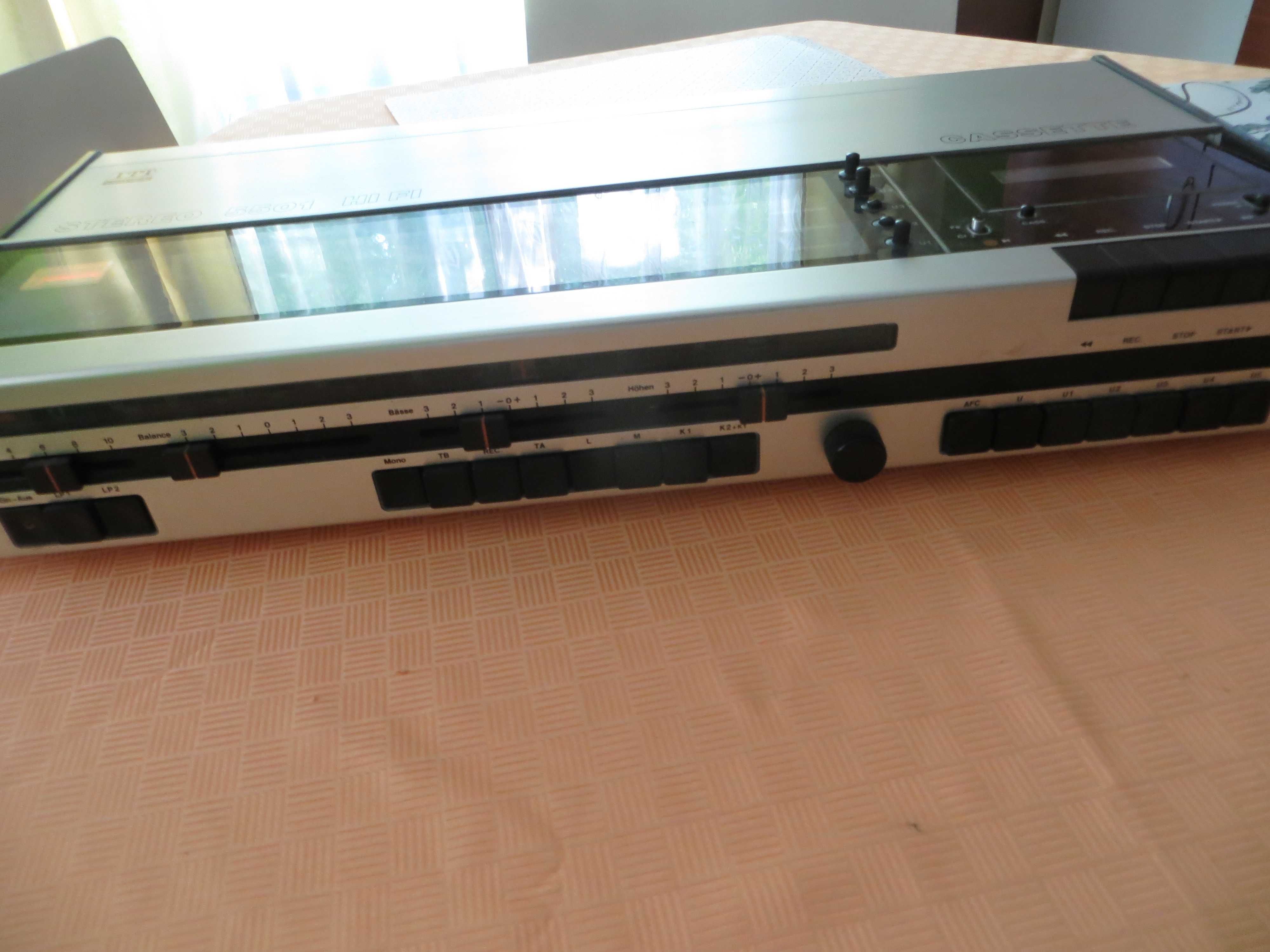 Amplituner z magnetofonem  F-my  ITT