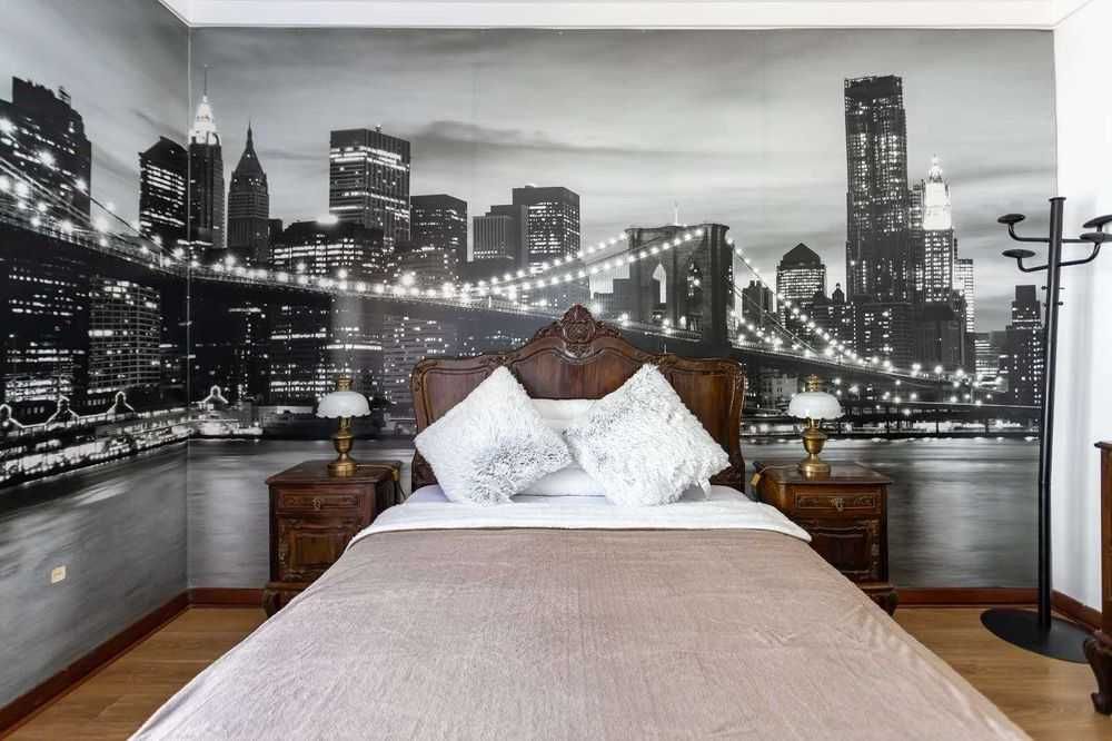 mesa de cabeceira em madeira maciça