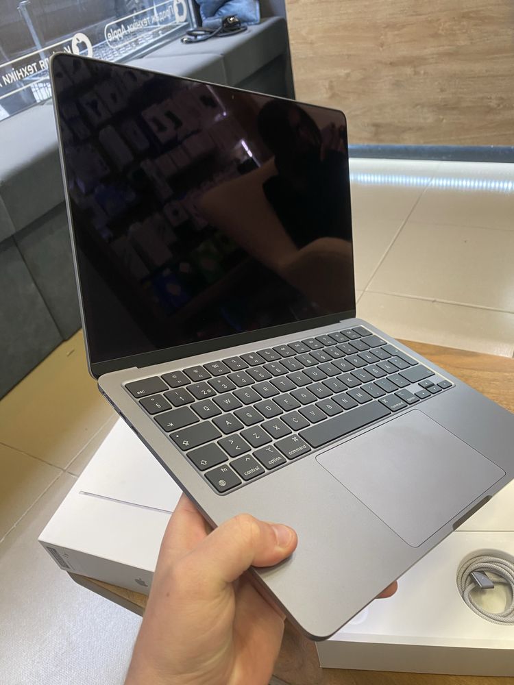 Ноутбук MacBook Air 13" M2 16/256GB/8CPU/8GPU Space Grey (MC7U4) 2024