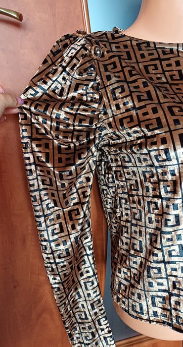 Welurowa bluzka bufki