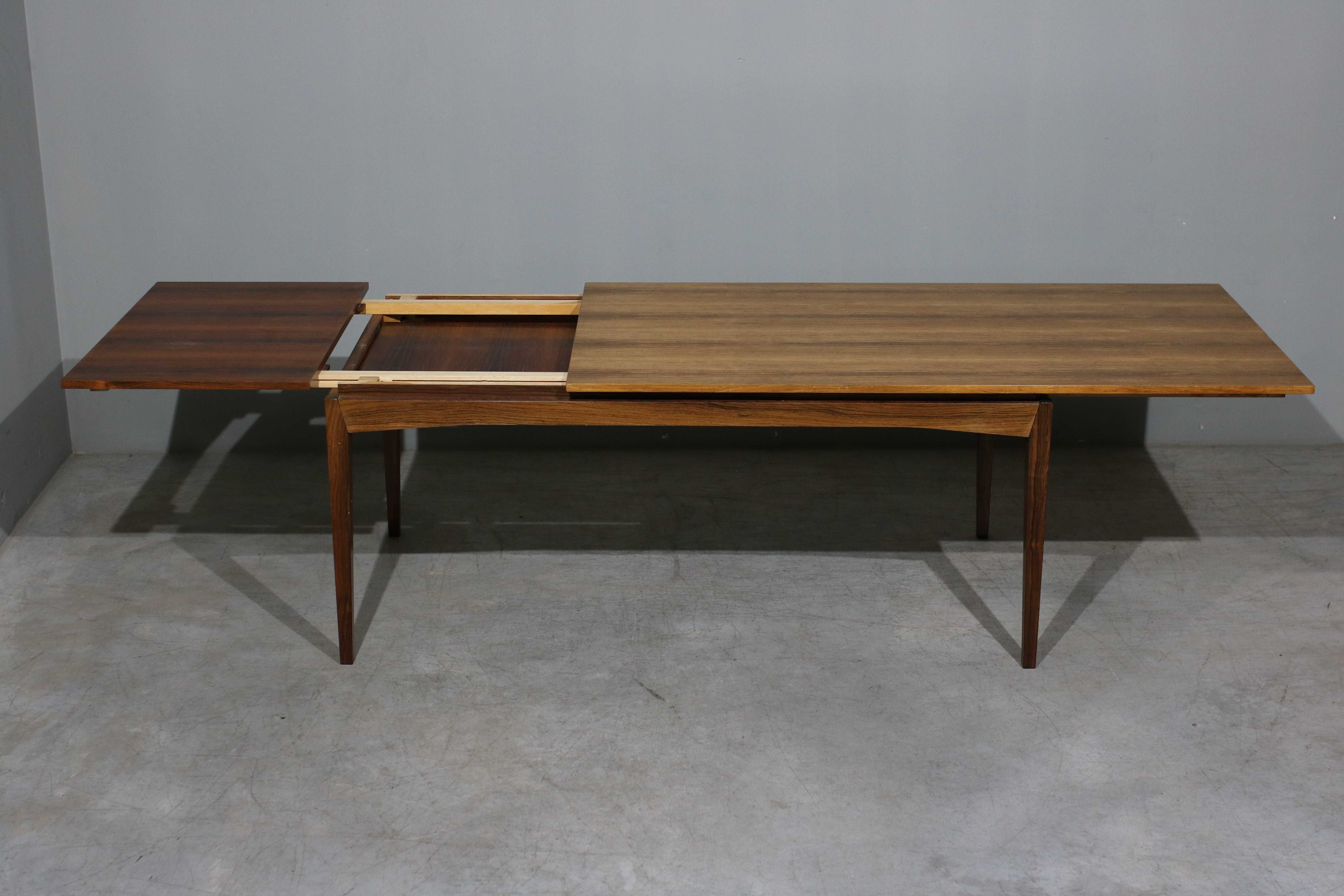 Mesa de jantar extensível H.W.Klein em pau santo | Móveis de Design