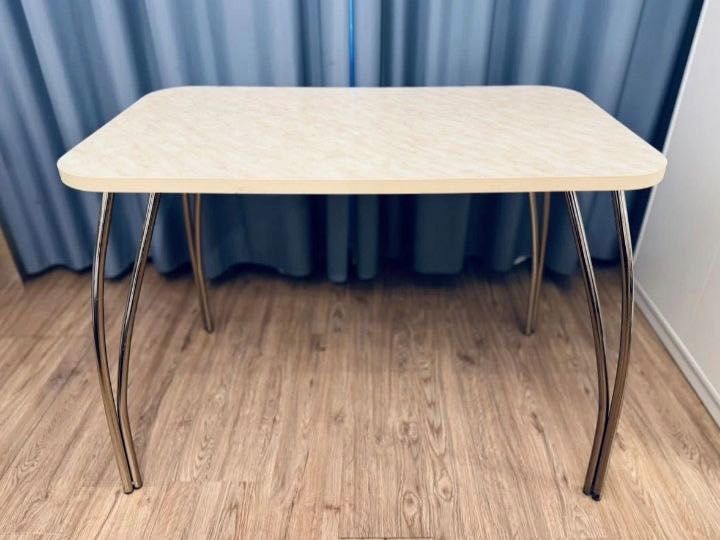 Кухонний стіл та стільці