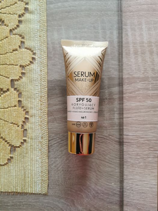 Jasny podkład do twarzy– nowy