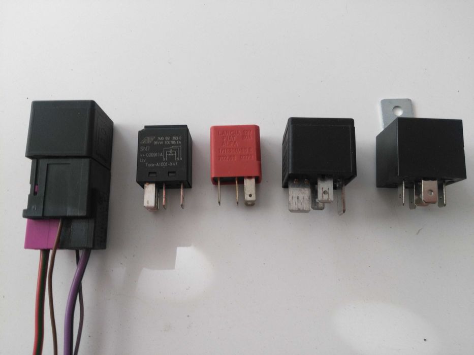 Przekaźniki różne 12V