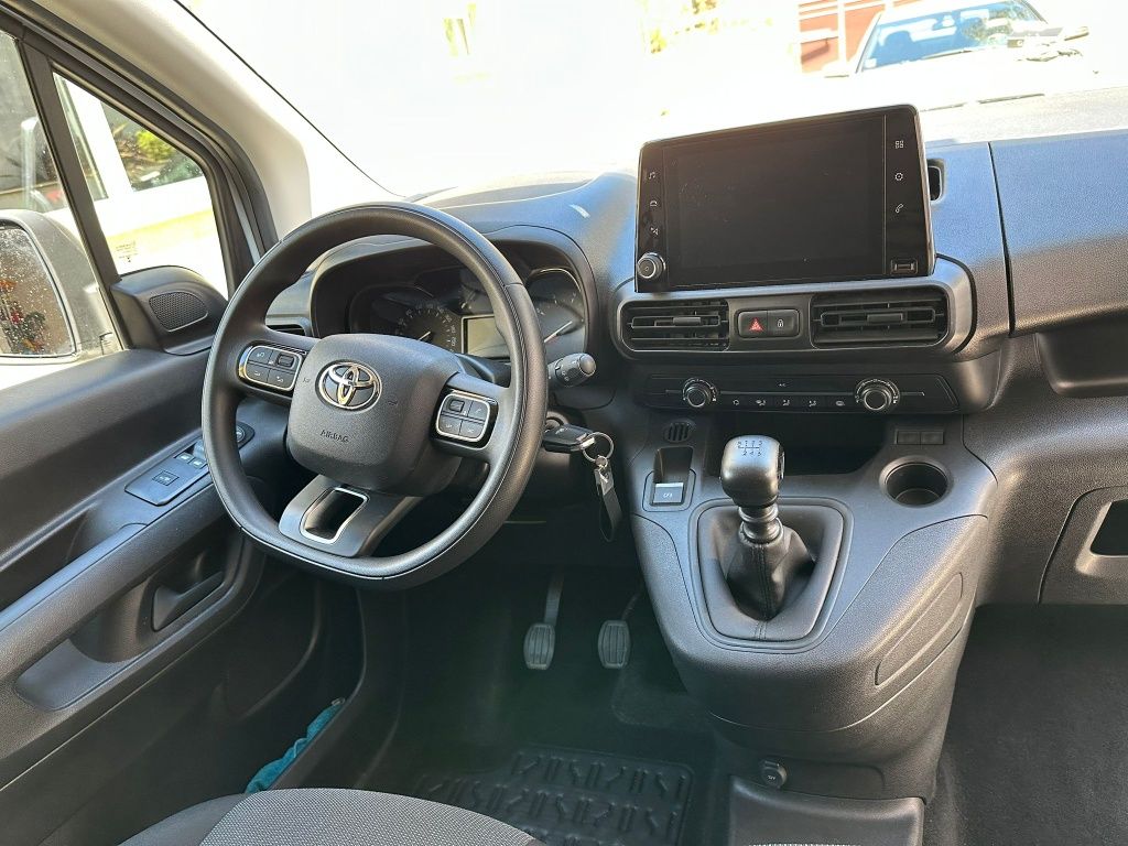 Toyota proace city