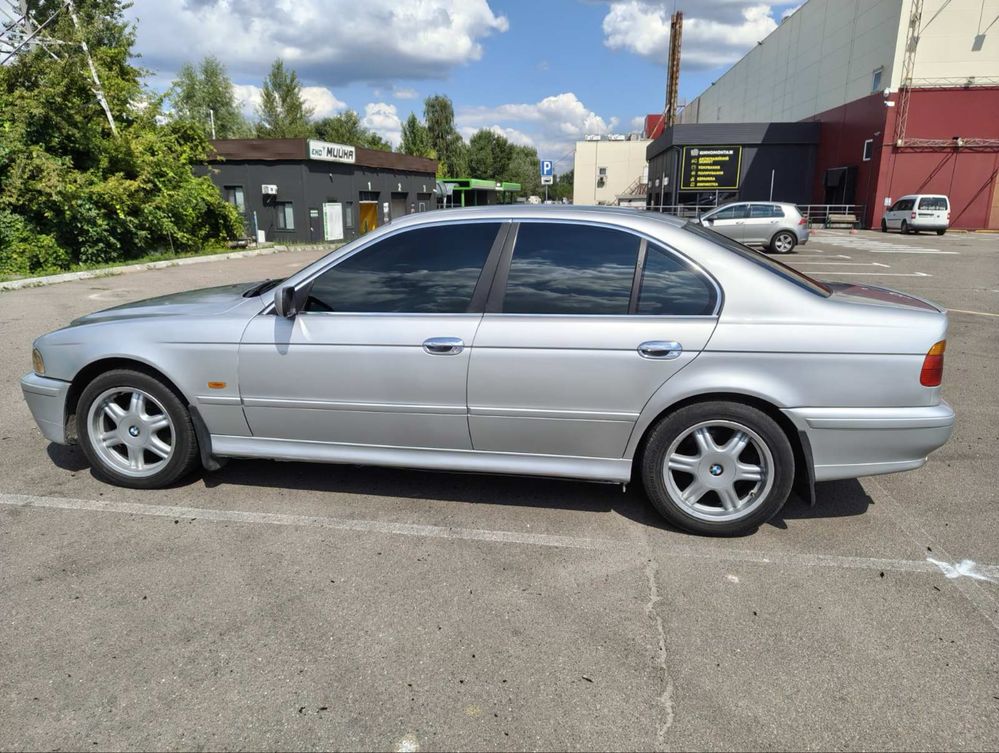 Авто BMW 5 E39 M54