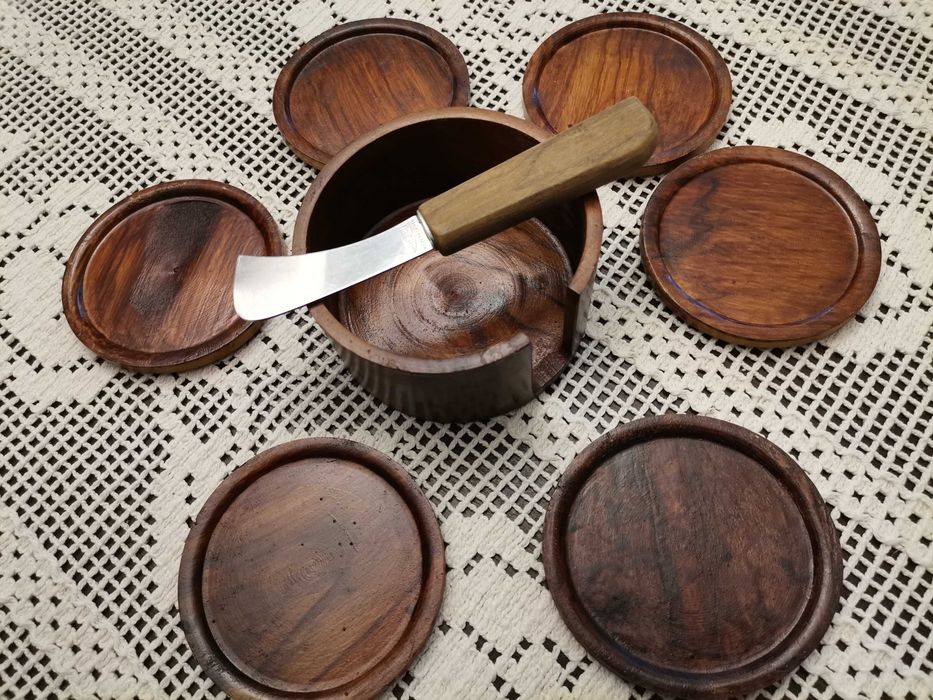 Oliv-Art - Bases de copos em madeira e faca de barrar, vintage - Spain
