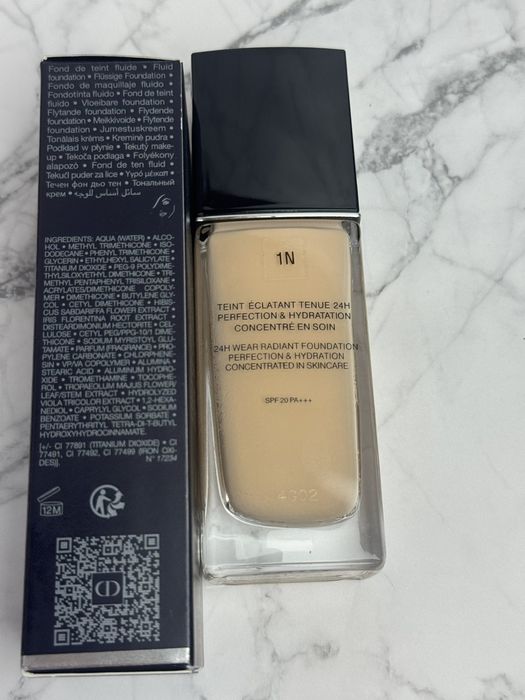 Тональний крем Dior Scin Glow 1N