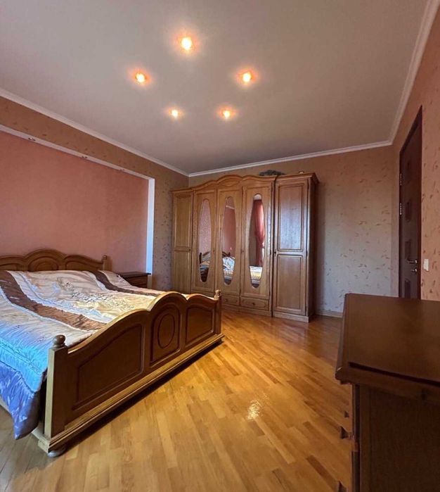 4-кімнатна квартира в центрі міста по вул. Ріхтера