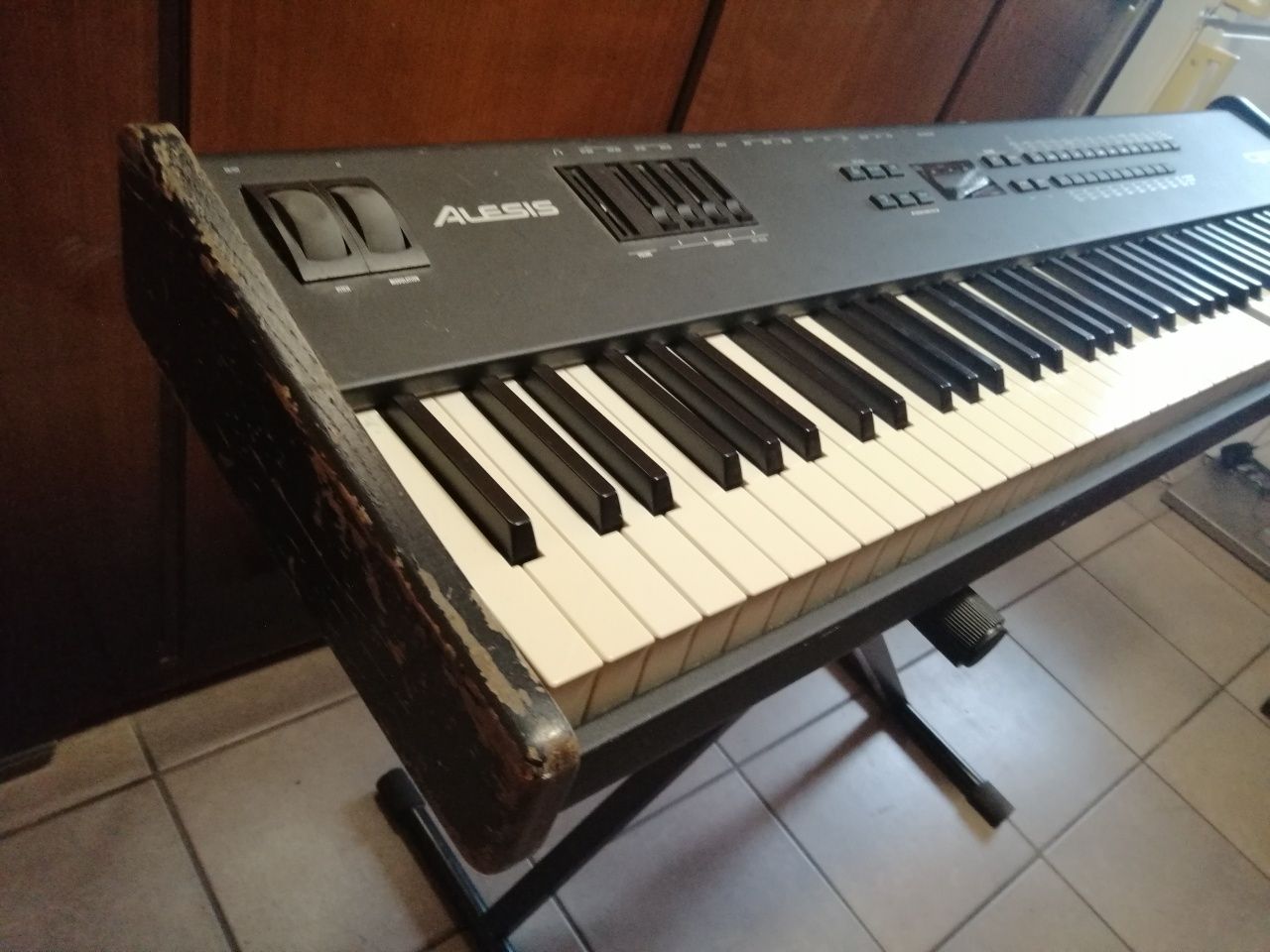 Synthesizer, piano Alesis QS8 uszkodzony!