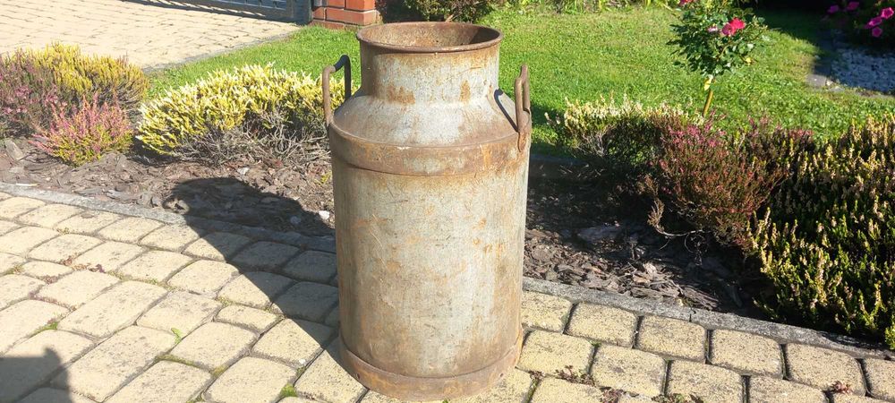 Stara metalowa kanka na mleko 30 l kanka wazon design ogród