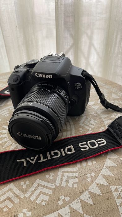 Camera CANON EOS 650D + Zoom Lens