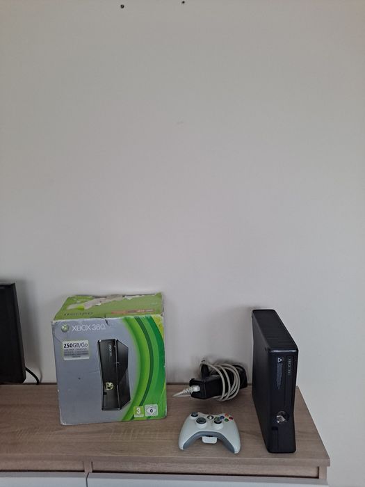 Konsola XBOX 360 RGH Slim 250GB +Pudełko