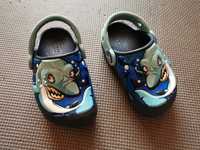 Chodaki crocs rekin C6