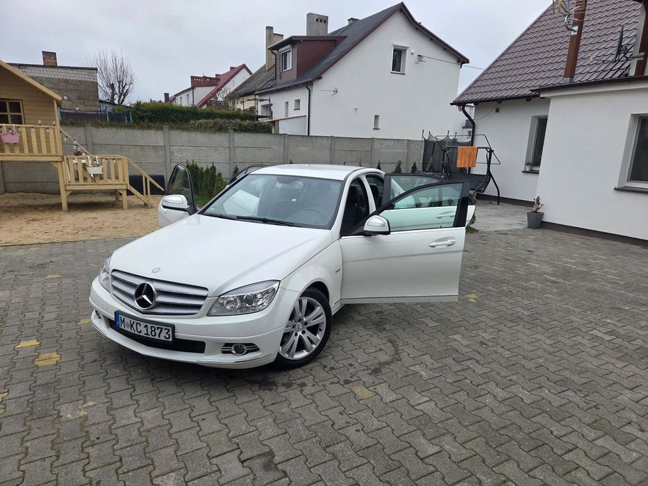 Mercedes-Benz Klasa C Sprzedam Mercedes-Benz C180 Automat Awangarda Maly Przebieg