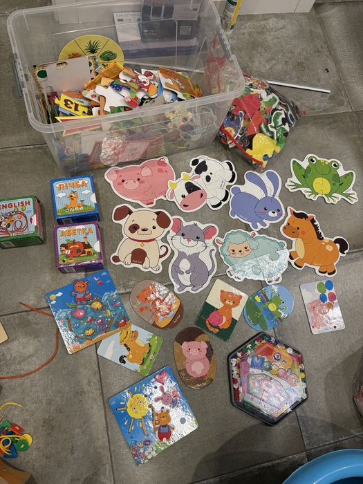 Ціла коробка пазлів за 400грн