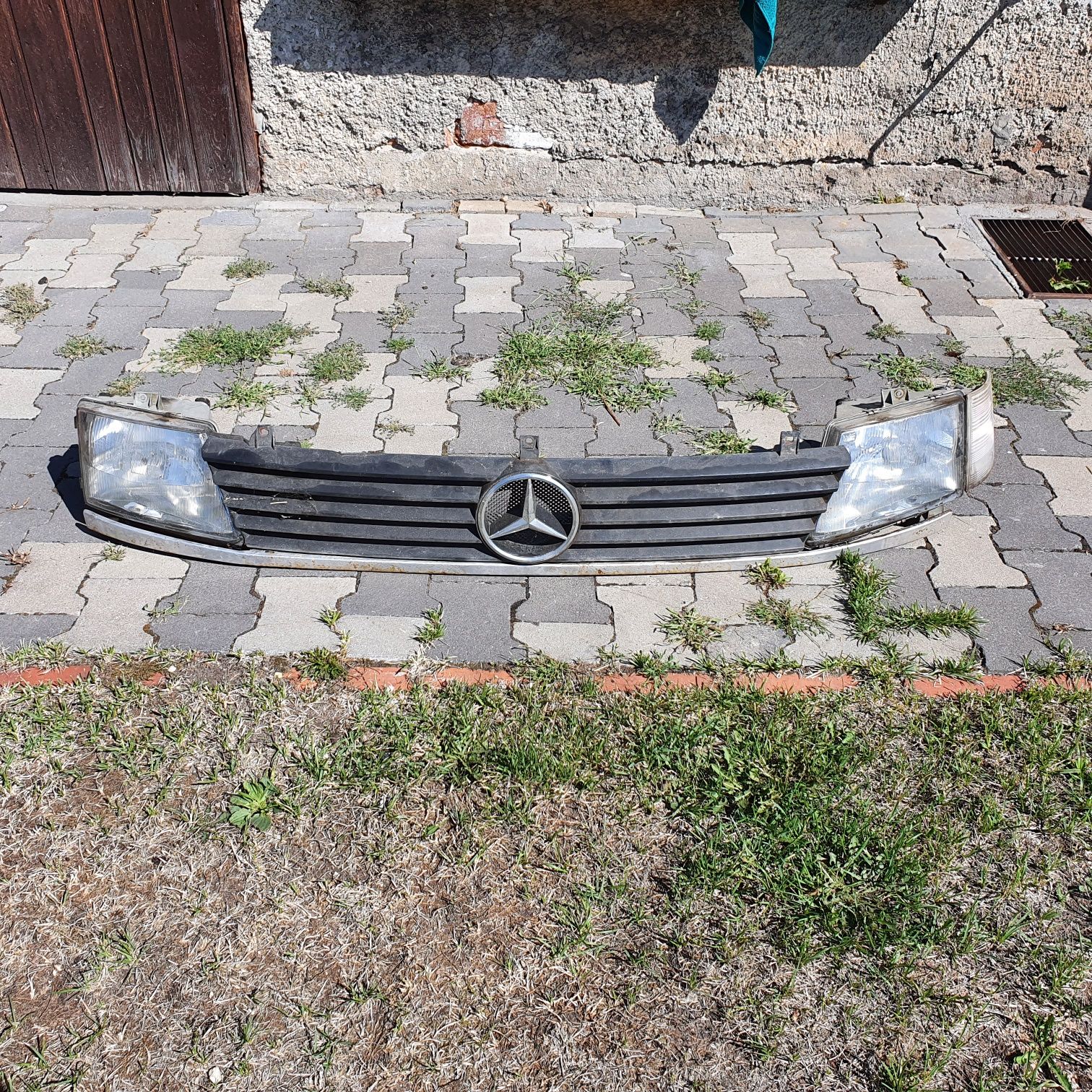 Mercedes Vito W638 maska lampy grill