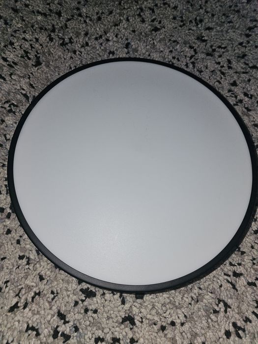 Lampa LED  z regulacją temperatury świata