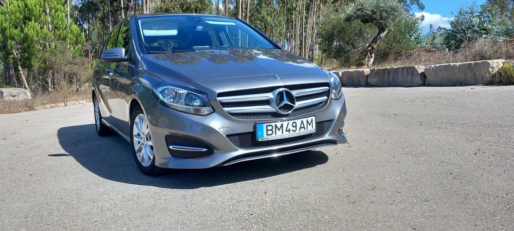 Mercedes B180 d style ipecável  em estado novo.