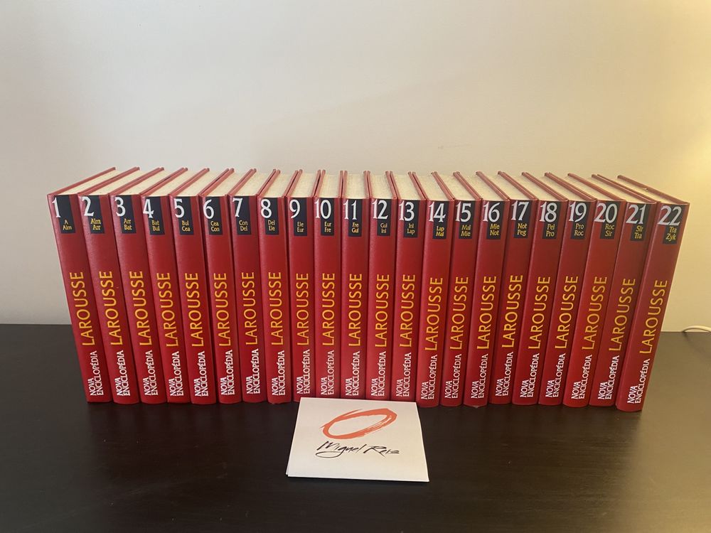 22 volumes enviclopedia larousse