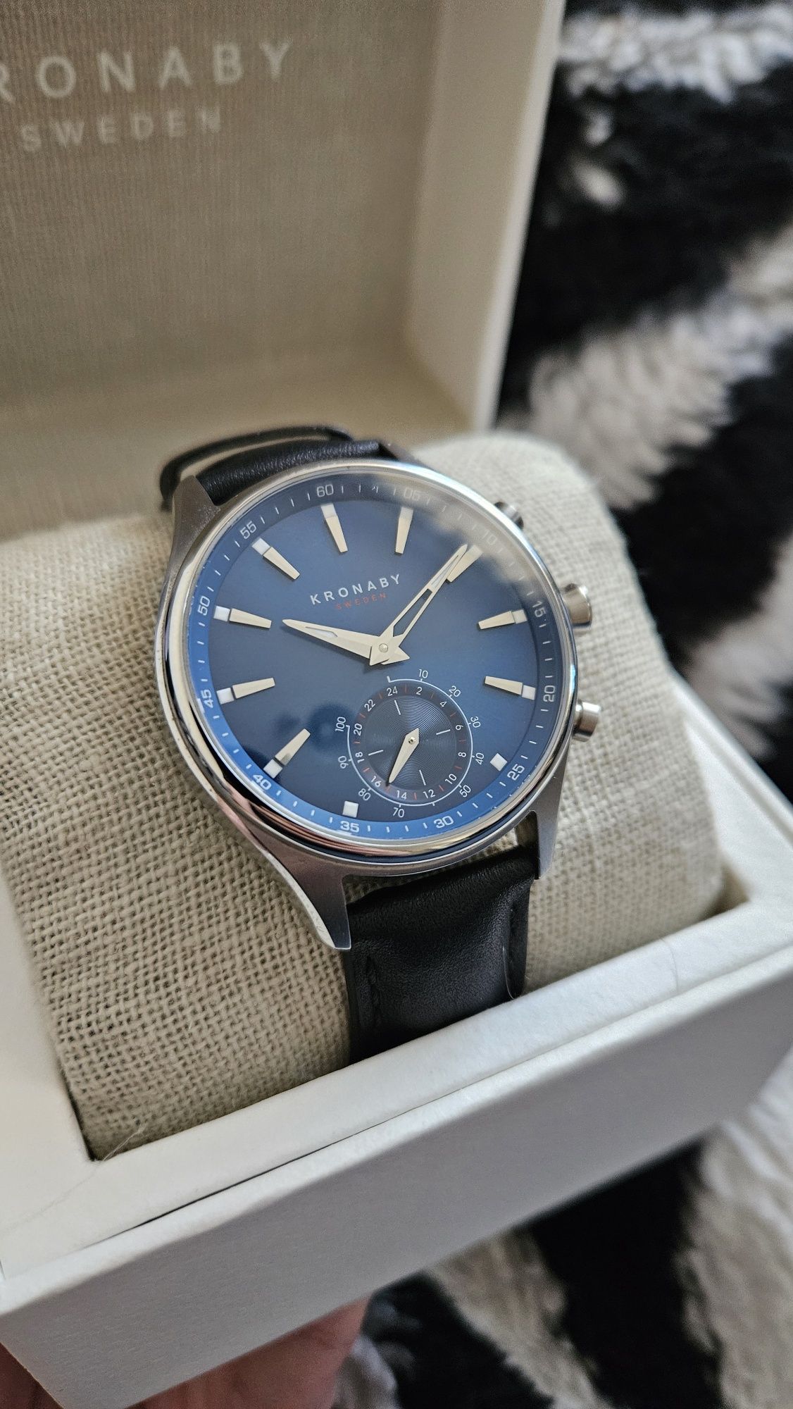 Zegarek i smartwatch 2w1 – Kronaby Sekel A1000, nowa bateria