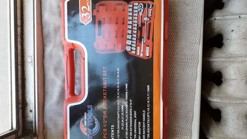 Продам 2 новых набора инструментов