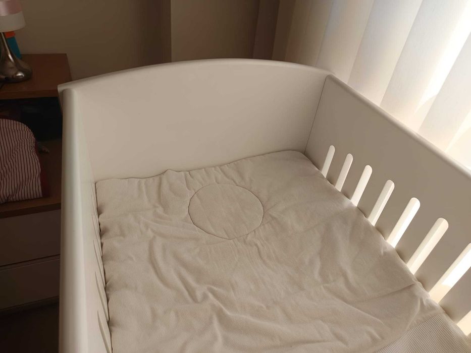 Linda cama de grandes como nova