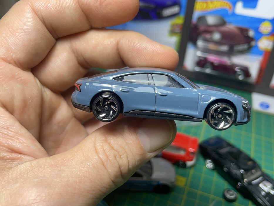 Колекційні моделі Hot Wheels Matchbox Johnny Lightning в масштабі 1/64