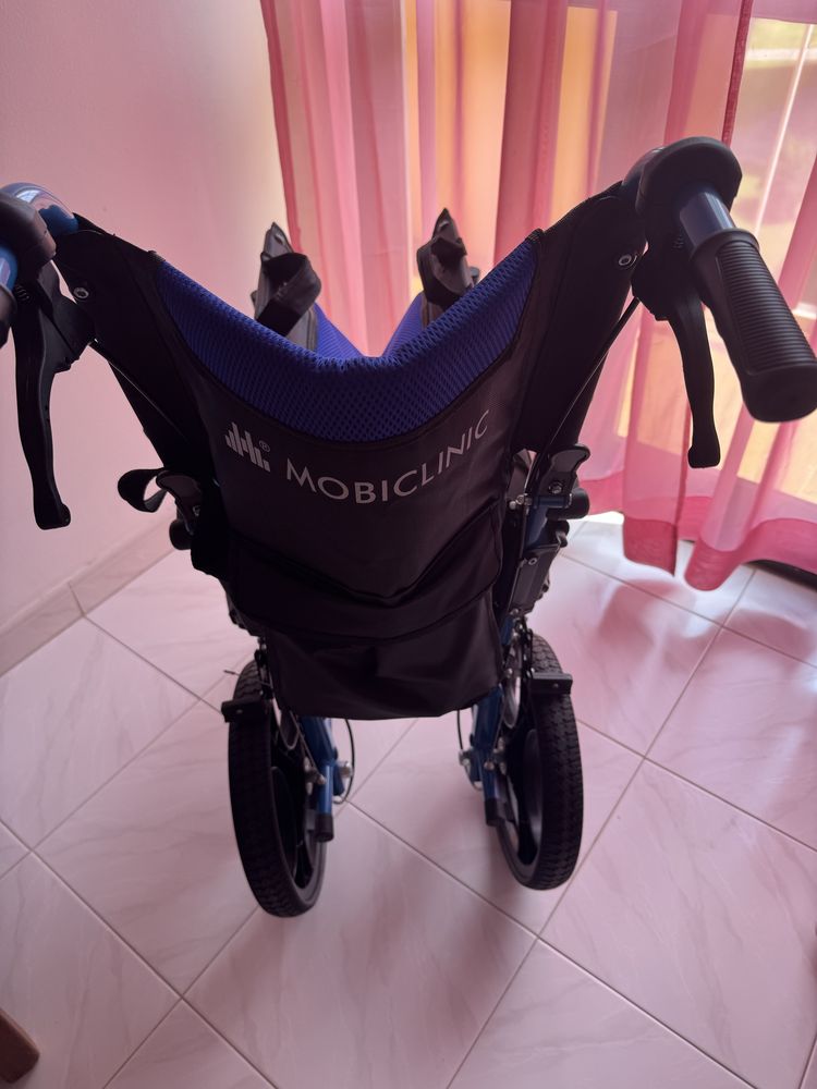 Cadeira de rodas como nova