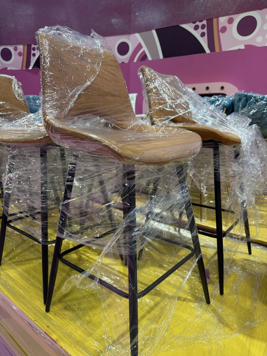 Varios artigos decoração - cadeiras e puffs