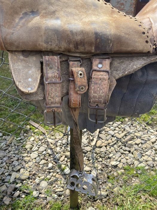 Продам сідло шкіряне!!!