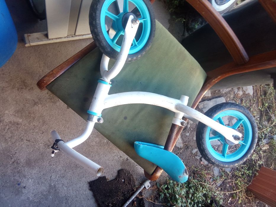 Duas bikes criança. Uma Chicco.